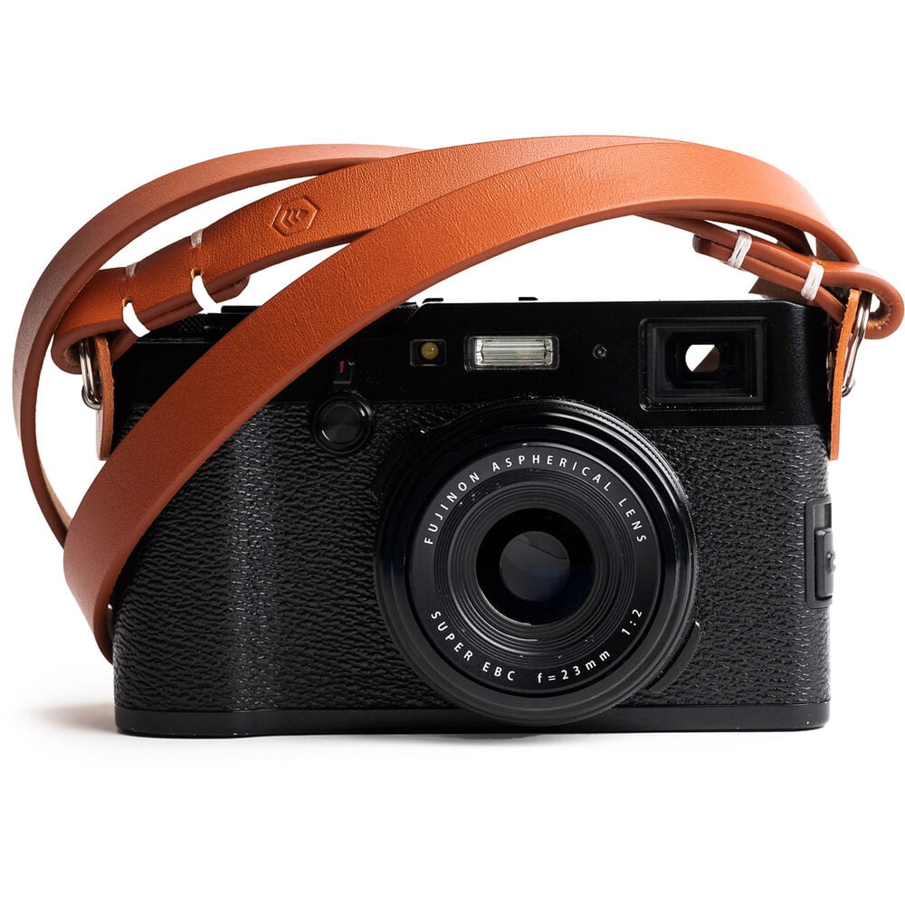 Sangle d'appareil photo en cuir minimaliste Evergreen Cases avec un Fujifilm X100
